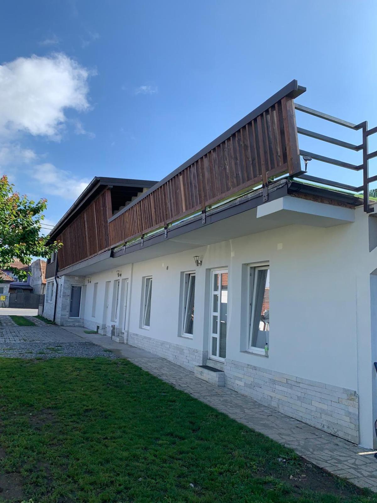 Luxus Cluj Airport Apartments Cluj-Napoca Exterior foto