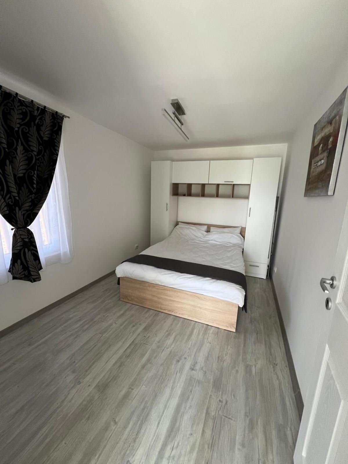 Luxus Cluj Airport Apartments Cluj-Napoca Exterior foto